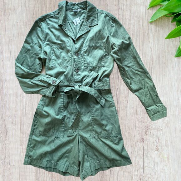 GAP Pants - Gap Green Romper Long Sleeve ‎ 6 New without tags !